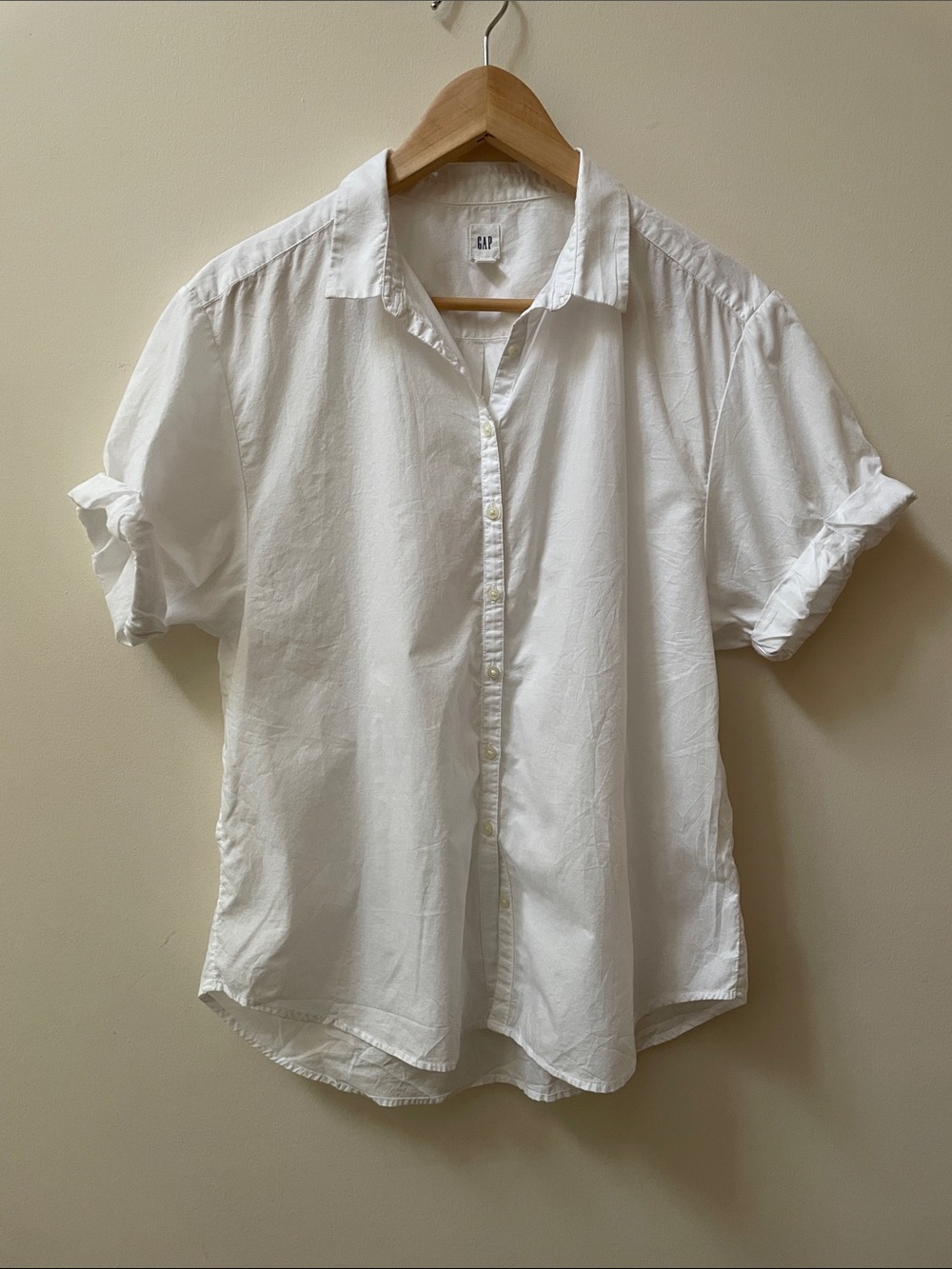 GAP White Short-Sleeve Button-Down Shirt